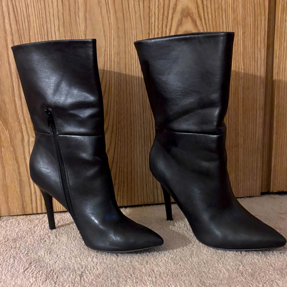 Beautiful Palisades Smooth Charles David Heeled Boots size 9.5 M